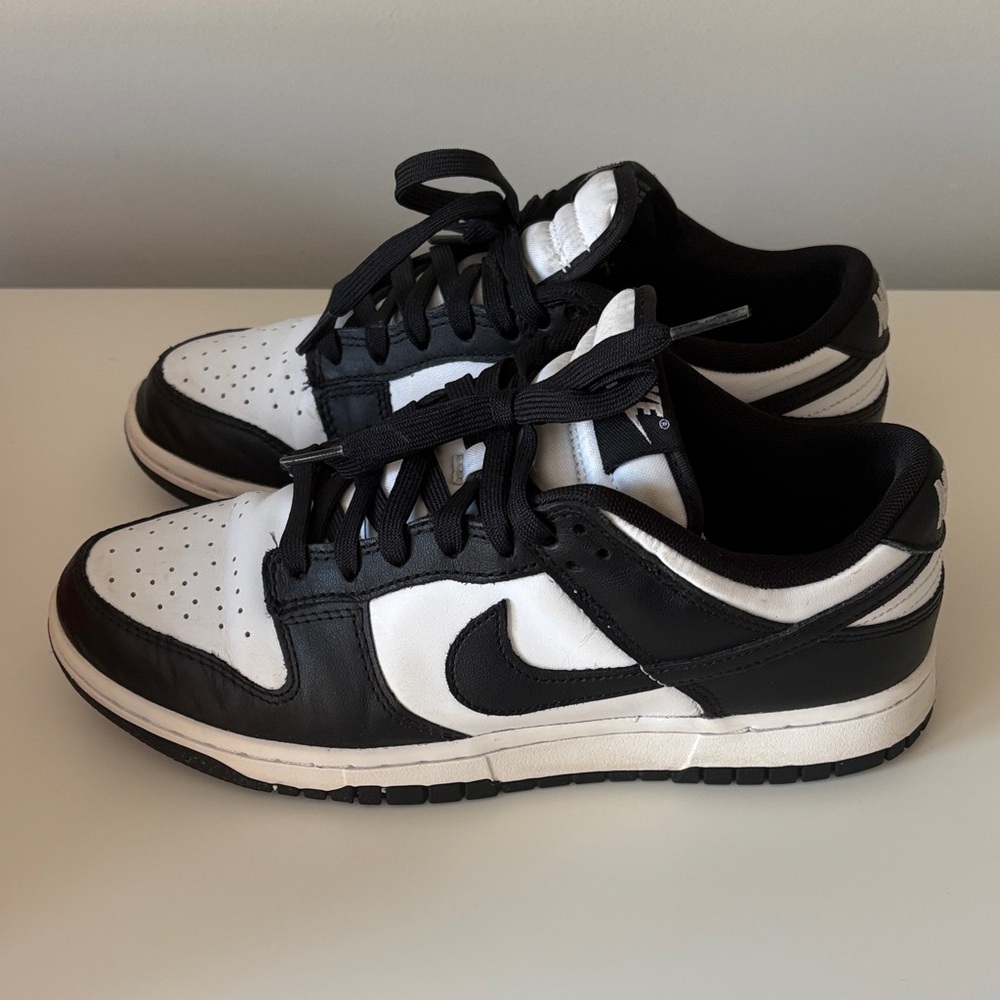 Nike Panda Dunks. Like New! Mens 7.5/Women’s 9